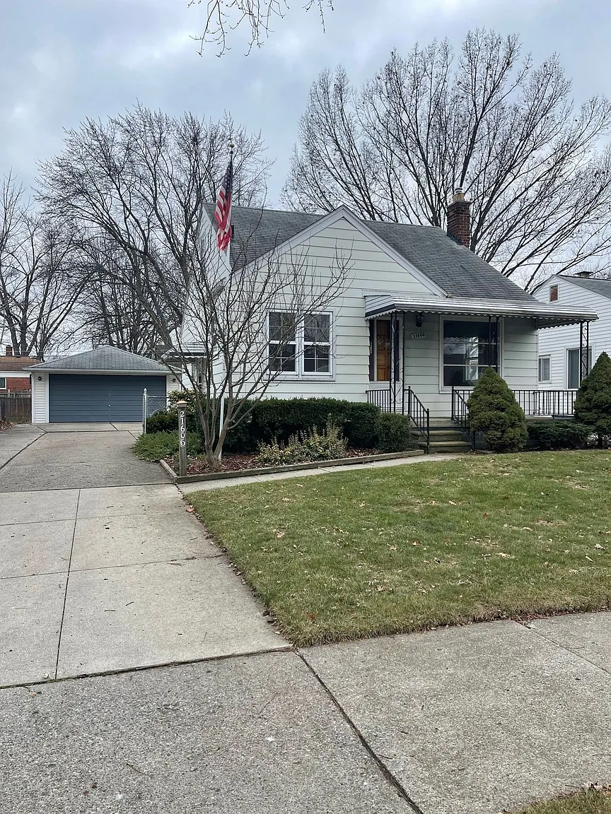 21606 Revere St photo 1