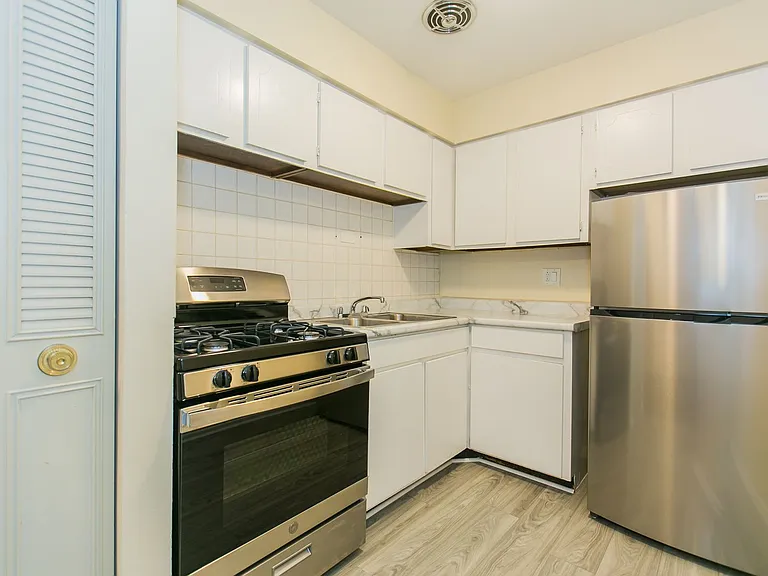 Lincoln Park Living! — Photo 4