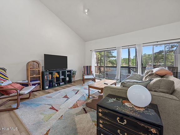 2nd image of 53a Cardinal Drive