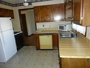 Kitchen - stove, ref, dishwasher