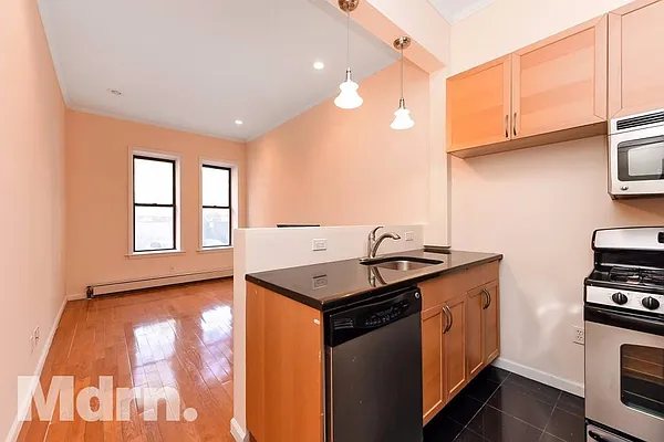 Rented by Mdrn Residential | media 38