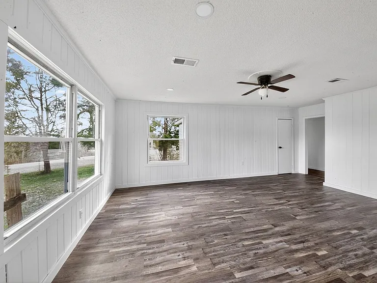 10208 Highway 13 S — Photo 15
