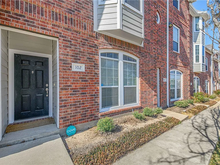 305 Holleman Dr E #102 — Photo 2
