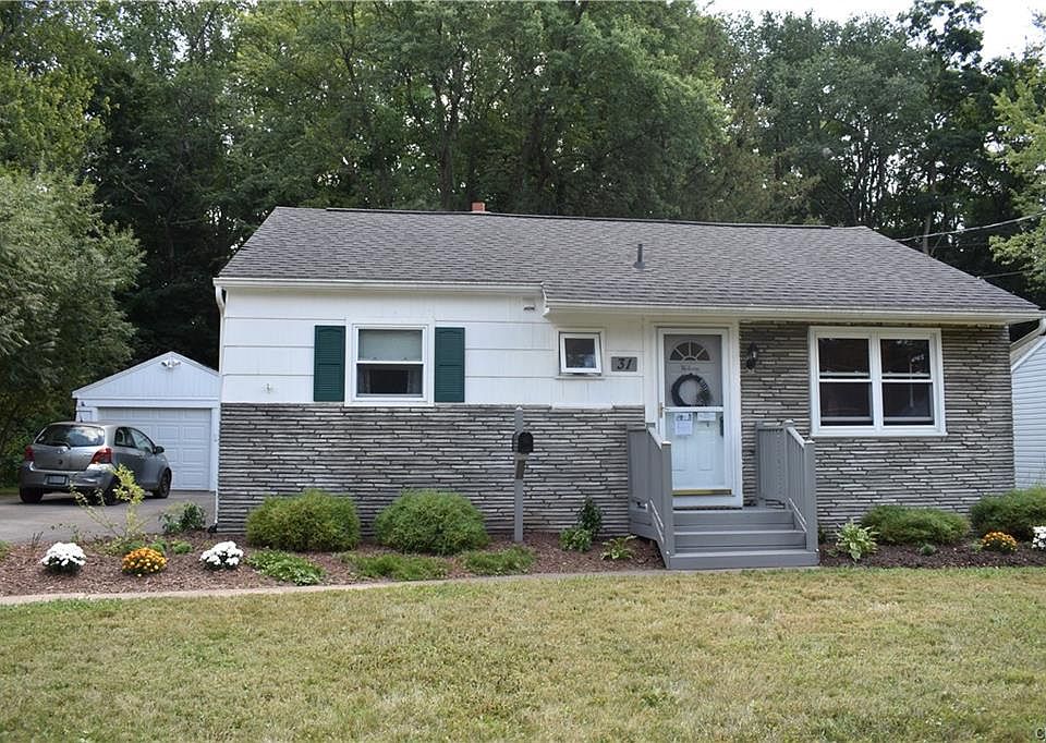 1st image of 31 Brooks Pl