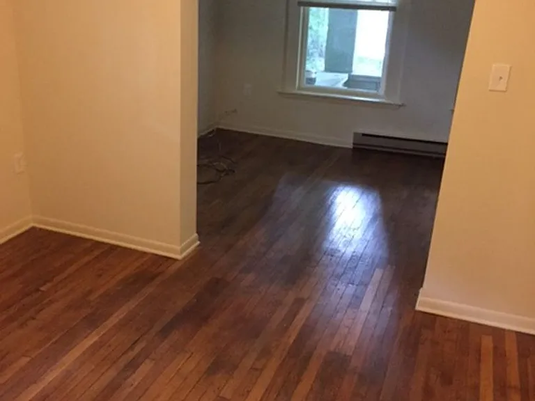 1914 Sulgrave Ave — Photo 23
