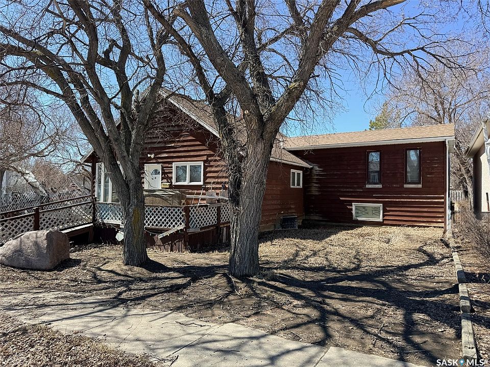 2nd image of 302 1st Street W #West