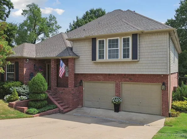 889 Ivy Ln, Sand Springs, OK 74063