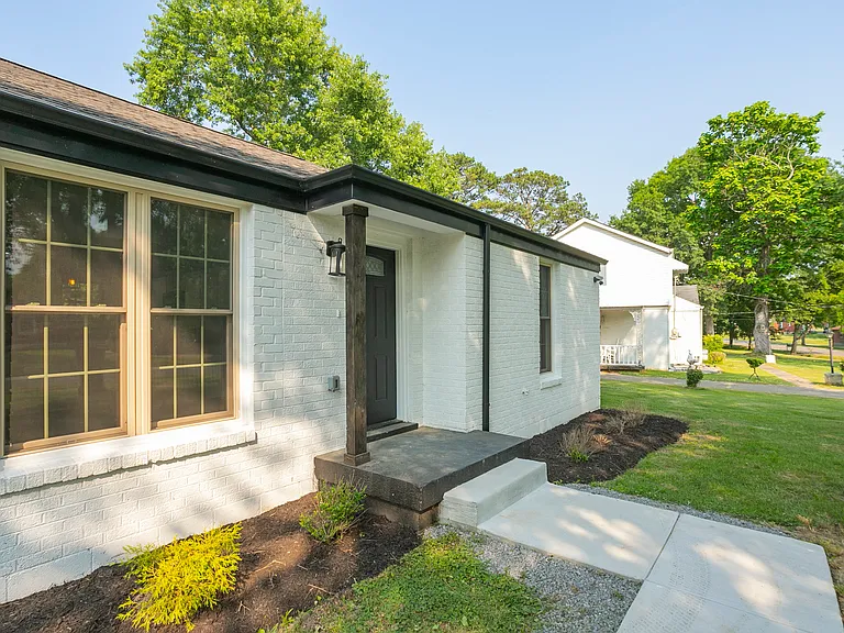 1229 Berwick Trl — Photo 6