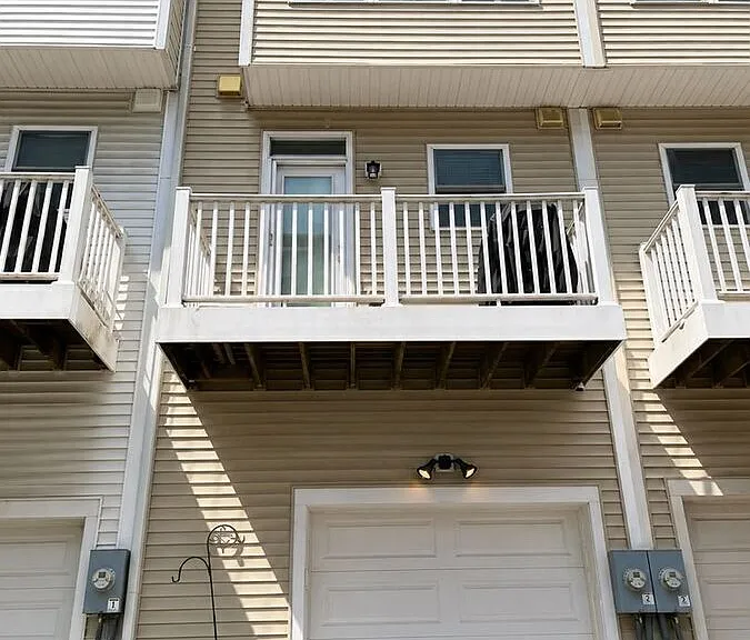 536 Regent Pl NE — Photo 18