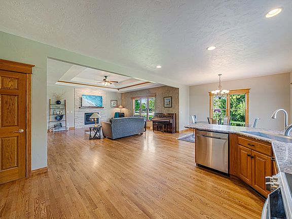 5th image of W6724 Charleen Ln