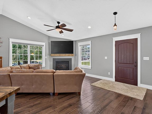 3rd image of 1825 Pineo Grove Ln