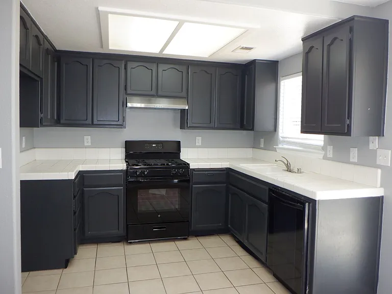 530 Las Colinas St — Photo 5