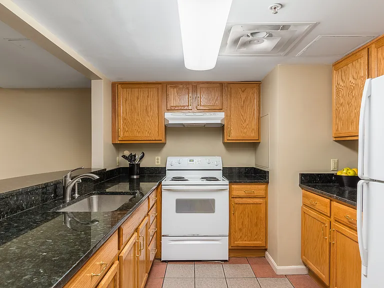 2438 Saint Paul St #2H — Photo 20