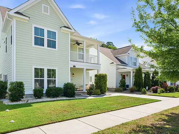 3rd image of 1698 Sparkleberry Ln