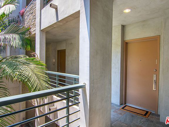 5th image of 357 N Hayworth Ave APT 302