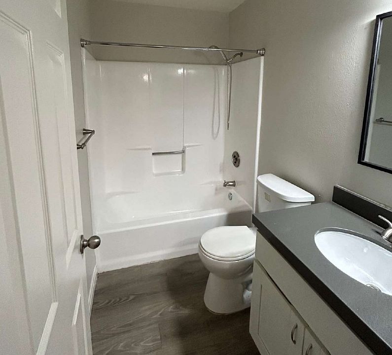 1st image of 576 28th St #9