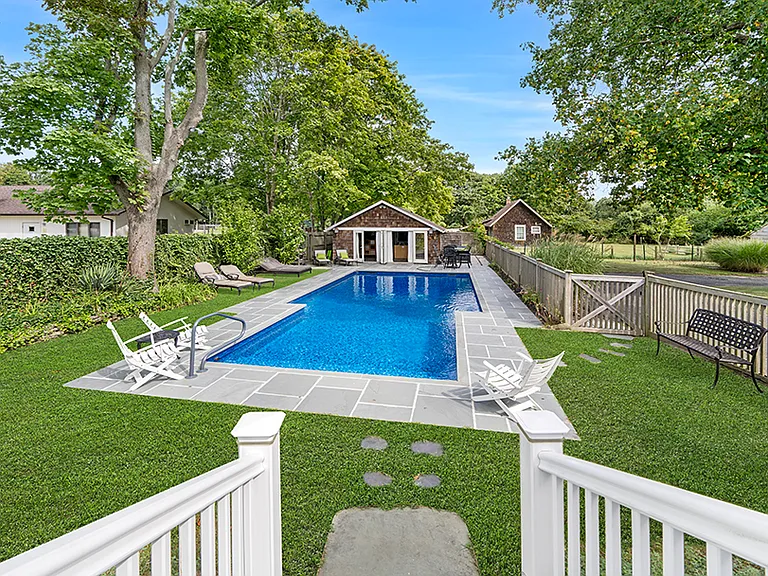 Ponquogue Ave — Photo 28