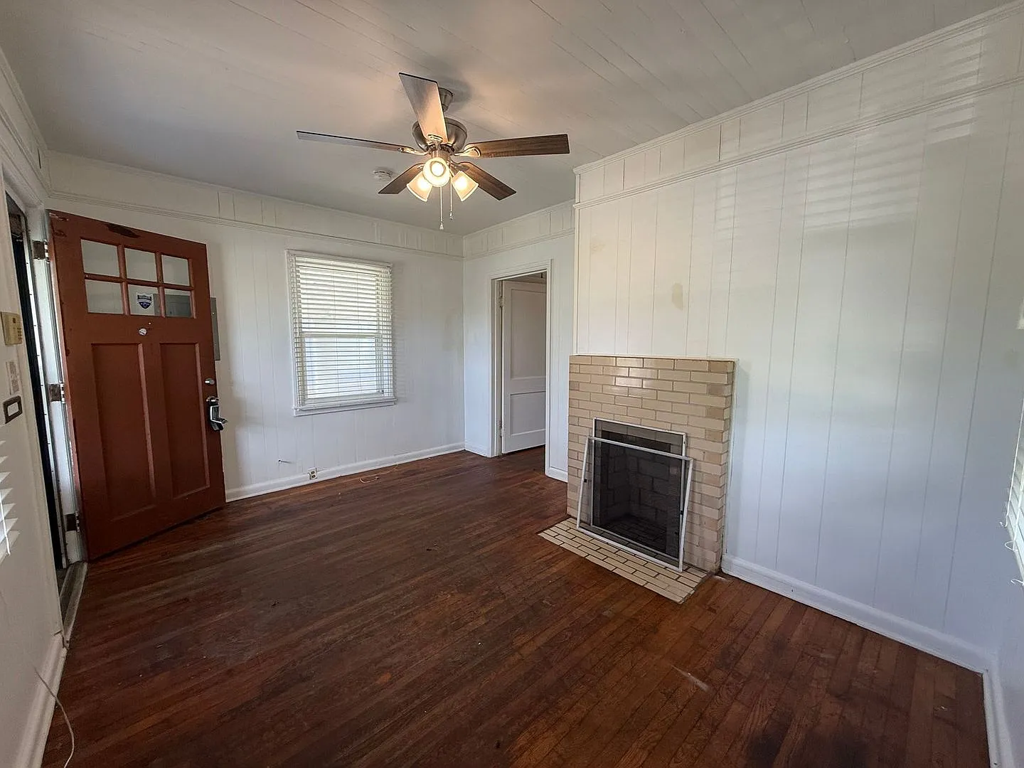 Pensacola - 3 bedroom, 1 bathroom - Old Style Shotgun Home with Original Charm — Photo 4