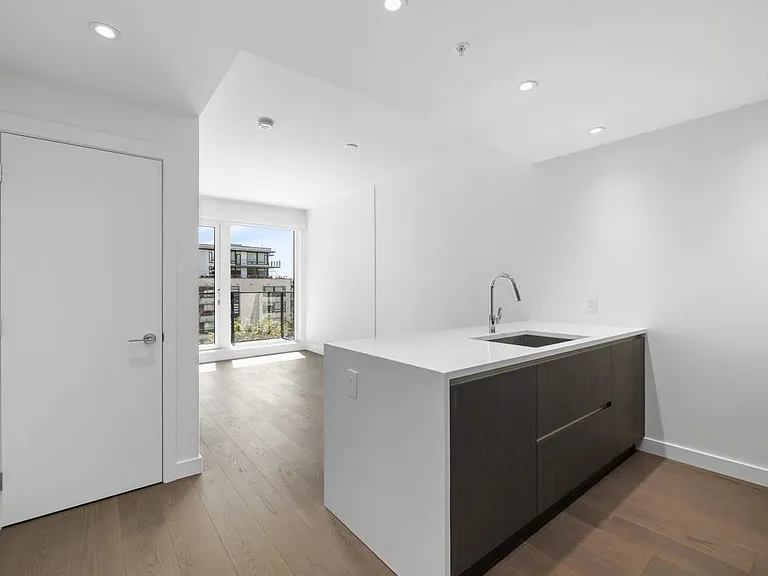 5168 Cambie St #412 — Photo 3