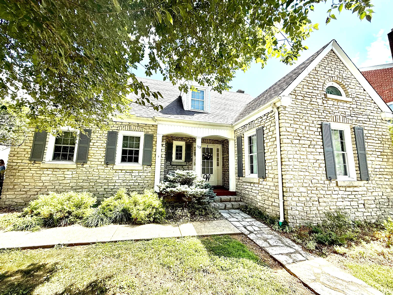 5 bed, 3.0 bath, 3471 sqft, $2,500 — Photo 2