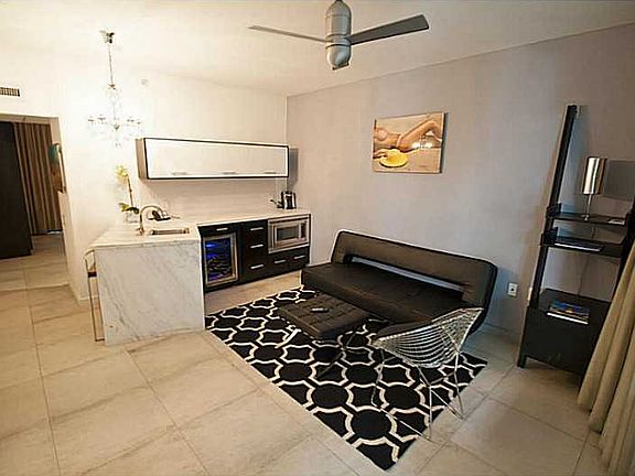 5th image of 1745 James Ave #110