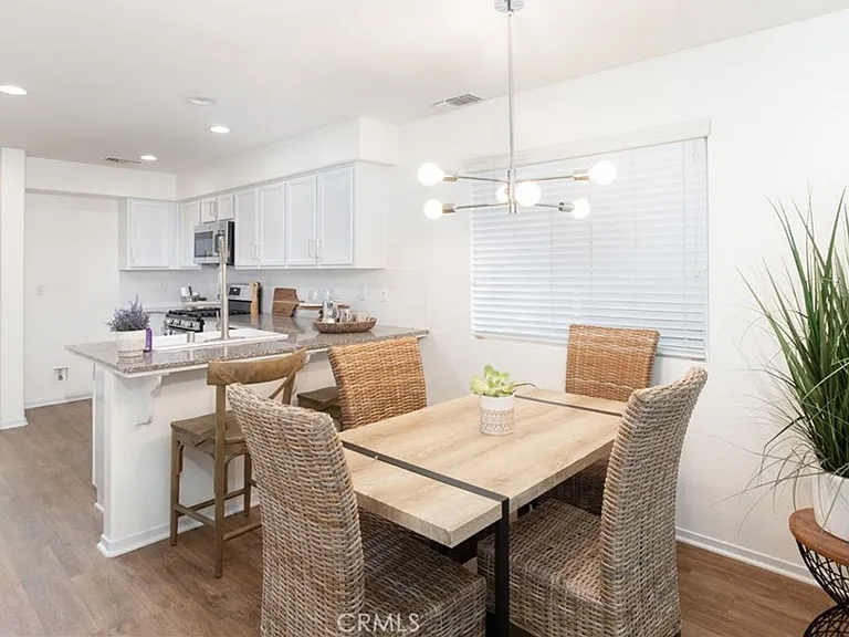 1425 Crown Cir — Photo 35