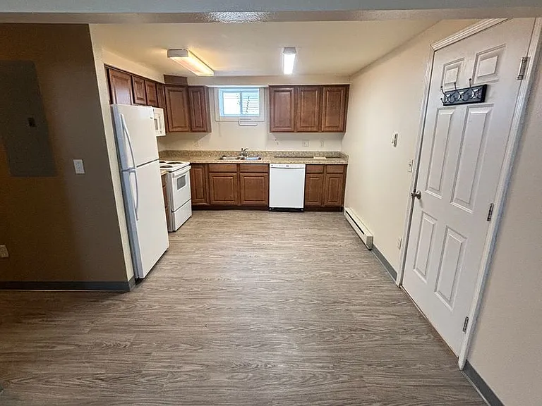 1481 Northern Ave — Photo 5