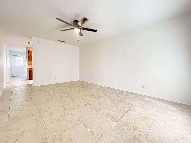 517 Karen Dr — Photo 4