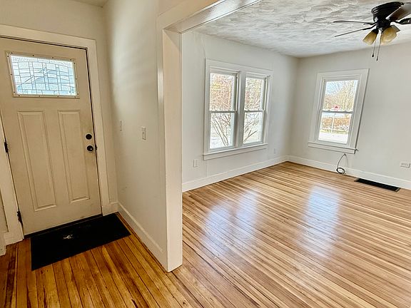 4th image of 173 Bay St #1