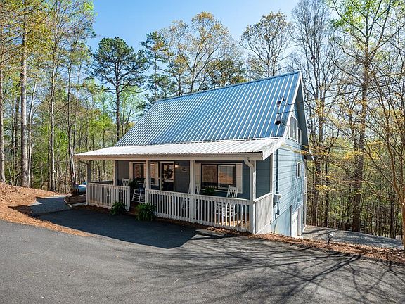 4th image of 2443 Newport Dr