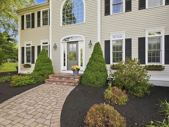 2nd image of 11 Evergreen Rd