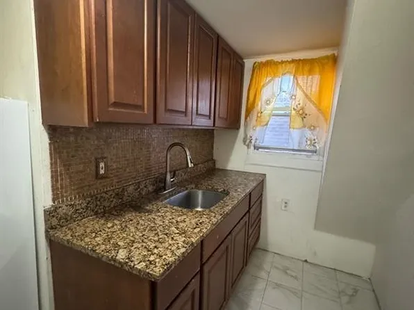 102-20 Remington Street image 5 of 7