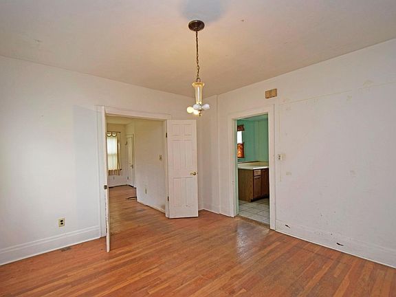 3rd image of 4654 Howard Ave