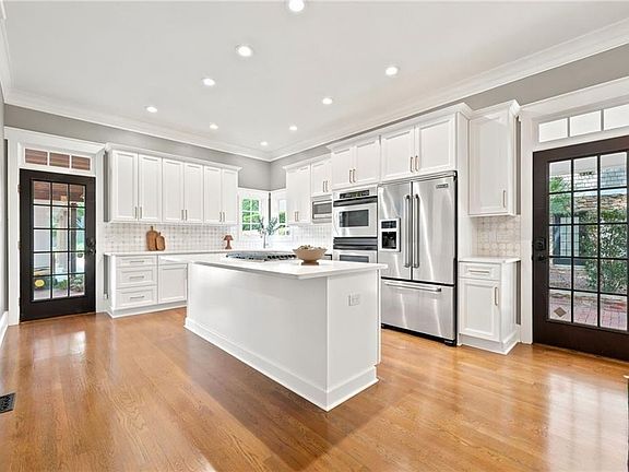 4th image of 3901 Hazelhurst Dr