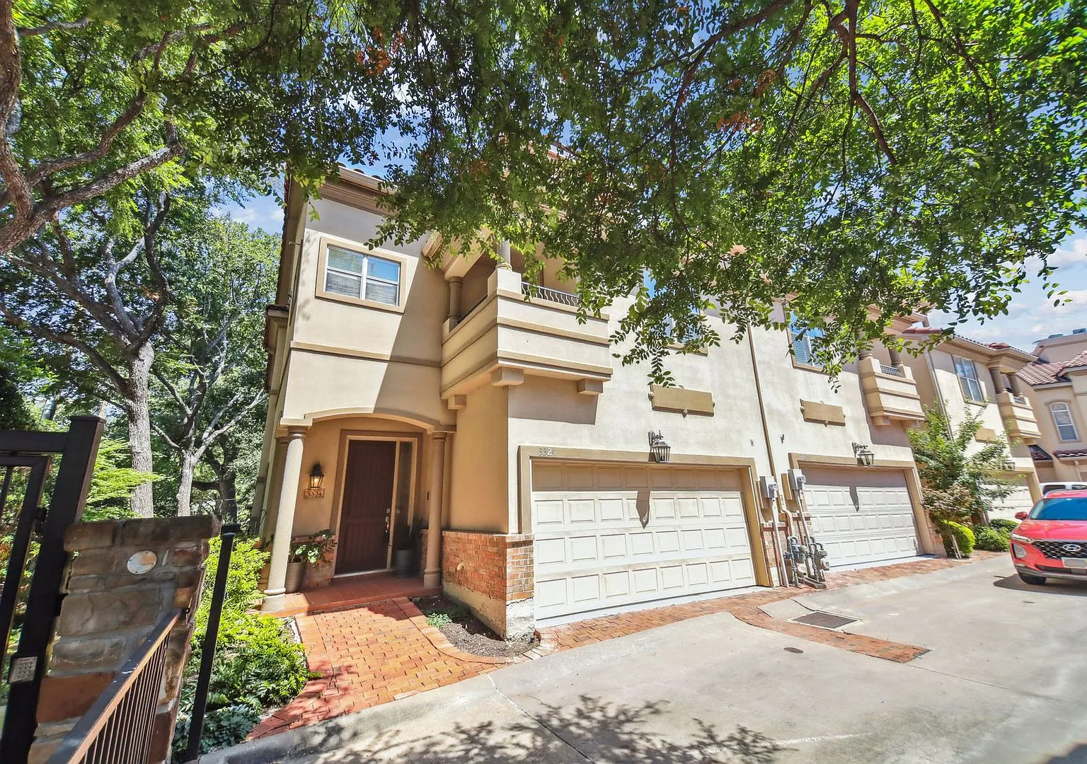 3 Bedroom townhome in Dallas — Photo 3
