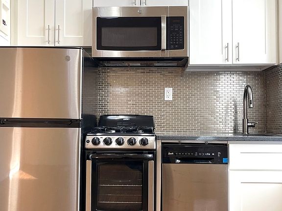 2nd image of 35 W 64th St #D9