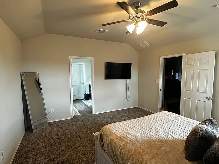 1812 Bee Creek Loop — Photo 22