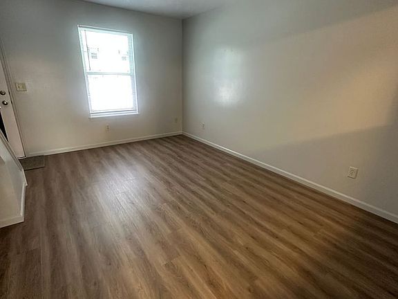 4th image of 206 S Silverwood Ln