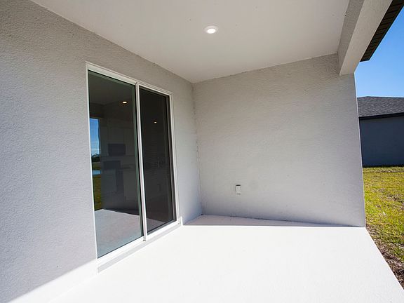 3rd image of 712 Ladyfish Ln