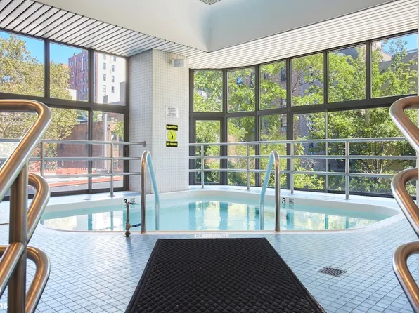 2000 Broadway image 11 of 15