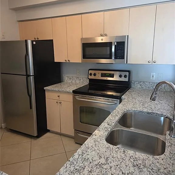 1105 Reserve Ct #201 — Photo 18