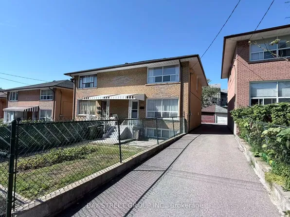 366 Highfield Rd, Toronto, ON M4L 2V6