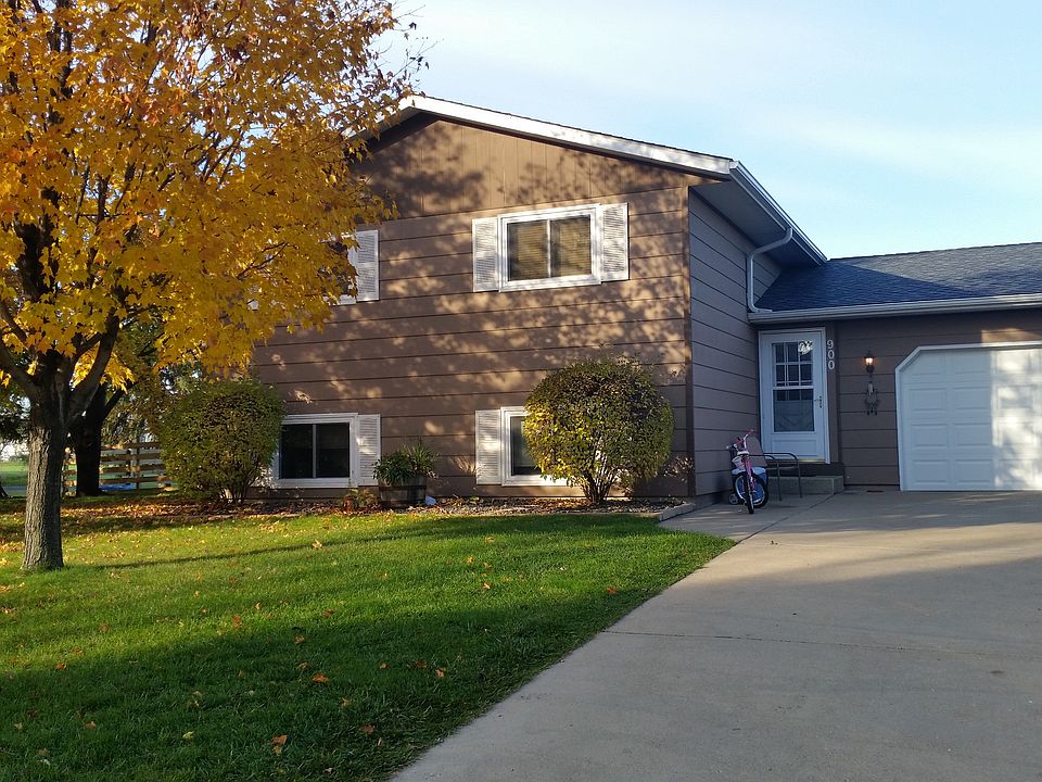 1st image of 900 Park Ln