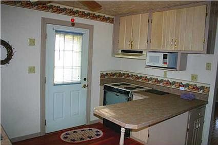 4th image of 3010 Eastview Dr