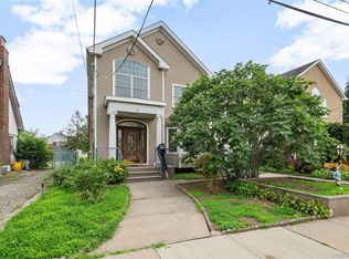 214 Avery Place, Cedarhurst, NY 11516