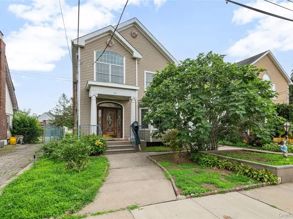 214 Avery Place, Cedarhurst, NY 11516