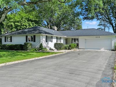 936 Country Club Dr, Fostoria, OH, 44830