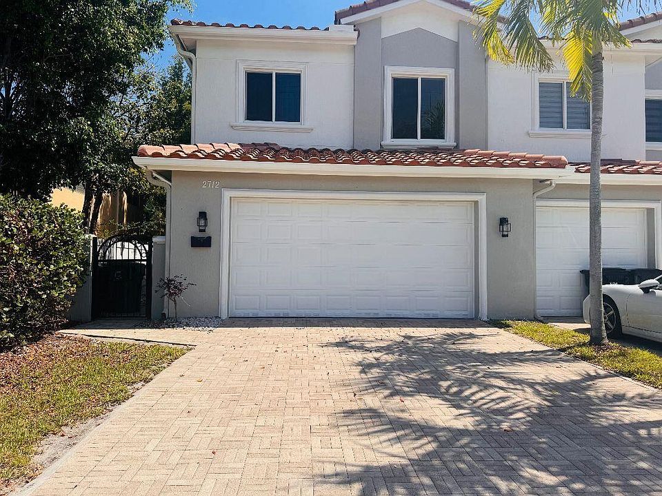 1st image of 2712 NE 30th Pl