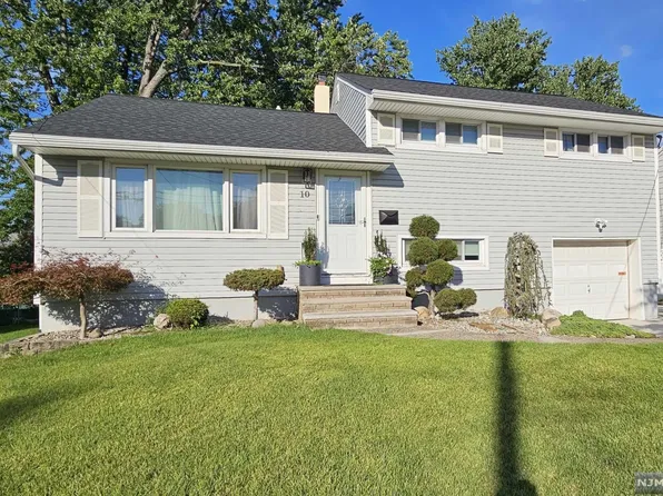 10 Eldorado Ct, Rochelle Park, NJ 07662