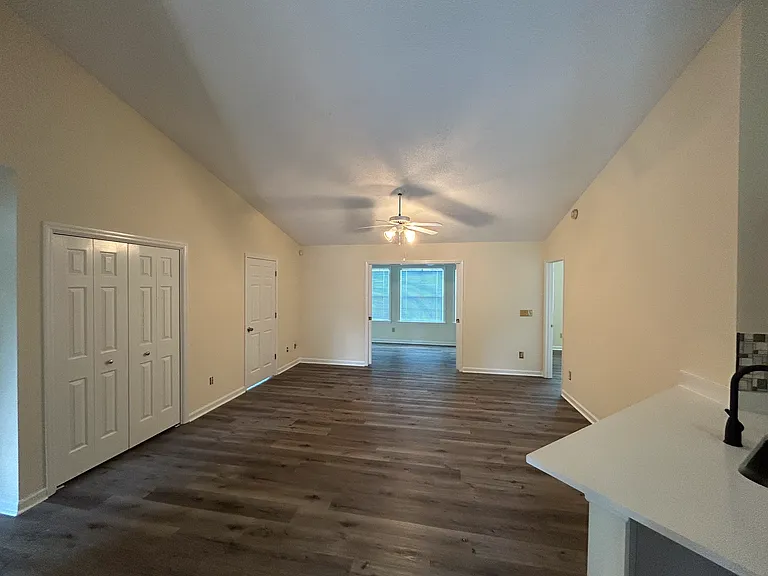 1201 Formby Ct — Photo 4